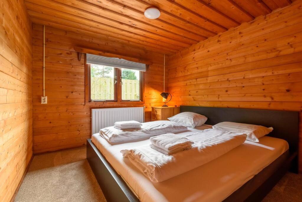 Spacious Wooden Cottage With Infra-Red Sauna At Veluwe Пюттен Экстерьер фото