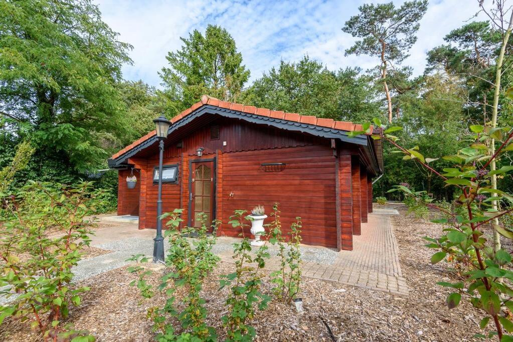 Spacious Wooden Cottage With Infra-Red Sauna At Veluwe Пюттен Экстерьер фото